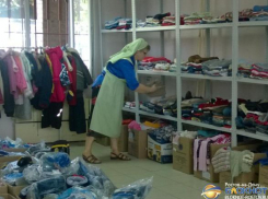 Донская митрополия доставила партию гуманитарного груза в лагерь для беженцев в Новошахтинске