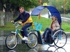 Дикие цены на бензин вынуждают жителей Ростова пересесть из машин в велорикши