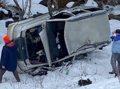 В Домбае машина с ростовчанами упала в обрыв