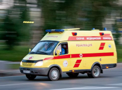 Спешащему в ЦГБ водителю реанимации пришлось упрашивать автомобилистов уступить дорогу в Ростове