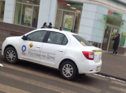 Наглое нарушение правил парковки автомобилем «Ростовского парковочного пространства» попало на фото