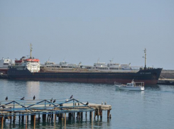 Судно из Турции село на мель в Ростовской области