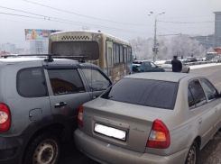Из-за снегопада в Ростове столкнулись пять машин 