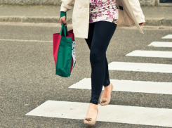 Переходившая дорогу по «зебре» 17-летняя девушка попала под колеса иномарки в Ростове