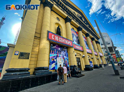 В Ростове разобрали стихийный мемориал в память о Пригожине, но люди несут цветы