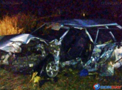 В консервную банку скрутило легковушку после столкновением с многотонным грузовиком в Ростове