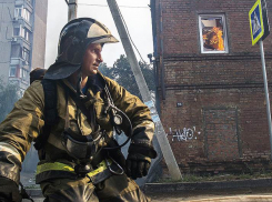 Сотрудник МЧС вступился за коллег, работавших на пожаре за Театральной площадью