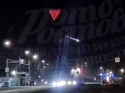 Жители Ростова увидели сгорающий метеорит