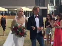 Красавицу-дочку выдал замуж счастливый тренер «Ростова» Валерий Карпин