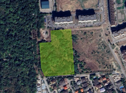 На продажу выставлены четыре участка земли рядом с кладбищем в Ростове