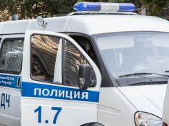 Сотрудника полиции ранили ножом в горло на вокзале в Каменске-Шахтинском