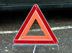 В массовой аварии пострадало двое человек на трассе в Ростовской области