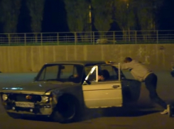 Рискованный дрифт на парковке у торгового центра в Ростове попал на видео