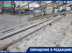 Ростовчанина возмутило состояние лестницы на Чехова, на которой можно убиться