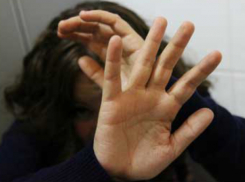 Спасая жену от самоубийства, ростовчанин «ласково» избил ее до полусмерти статуэткой