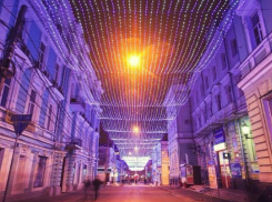 Более двух миллионов рублей потратят власти на световые украшения ко Дню города