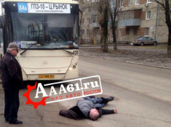 Автобус в Ростове сбил перебегавшего дорогу мужчину и оказался с разбитым лобовым стеклом