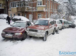 Из-за снегопада в Ростове увеличилось количество аварий, в одном из ДТП столкнулись 10 машин 