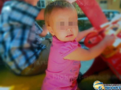 В Новочеркасске из окна второго этажа выпала 2-летняя девочка