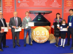 Министр сельского хозяйства России наградил донских фермеров на выставке «Золотая осень»