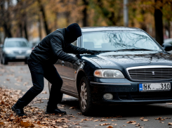 Ростовский угонщик похитил два автомобиля за ночь в ЛНР