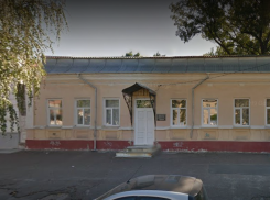 В азовской детской больнице пол не выдержал веса упитанной посетительницы и провалился