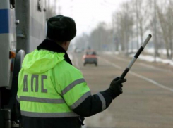 Толпа мужчин в Ростове после конфликта из-за аккумуляторов напала на сотрудника ДПС