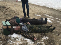 Спасатели едва не ушли под лед, пытаясь достать из реки двух мертвых рыбаков в Ростовской области
