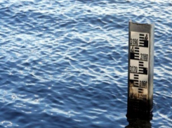 Штормовой ветер довел уровень воды в реке Дон до неблагоприятной отметки в Ростовской области