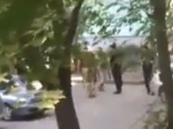 Вооруженная группа «повязала» голого мужчину в Западном жилом массиве Ростова