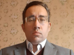 Историк Дюков атаковал второклассников из-за традиционных таджикских нарядов на фестиваль народов