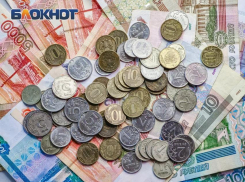 В Ростове за взятку в 30 тысяч женщине выписали штраф на 300 тысяч рублей