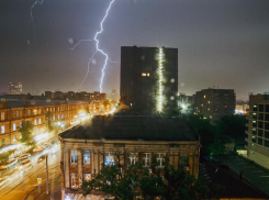 Штормовое предупреждение из-за ливней и шквалистого ветра продлили в Ростовской области до вечера пятницы