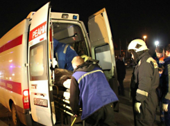 Фура с лопнувшим колесом разворотила автобус с 15-ю пассажирами под Ростовом