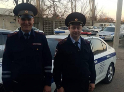 Полицейские помогли ростовчанину отвезти его беременную супругу в роддом