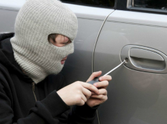 Серийного взломщика автомобилей схватили в Ростовской области