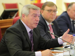 На фоне кровавой бойни на востоке области у Василия Голубева вырос рейтинг