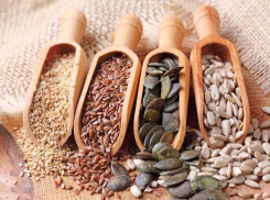 У пассажиров из Узбекистана в Ростовском аэропорту забрали семечки, орехи и фитотравы