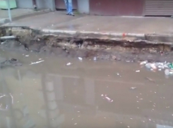 В центре Ростова дождь образовал искусственное озеро