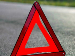 Молодой водитель пострадал в аварии с двумя фурами