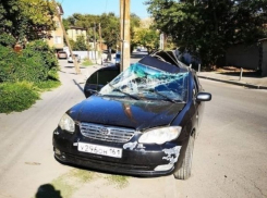 Пьяный ростовчанин за рулем Toyota на огромной скорости влетел в столб
