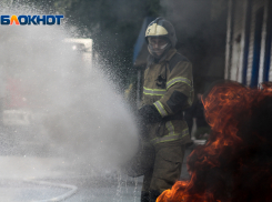 В Ростове горит склад стройматериалов на Врубовой