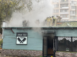 В центре Ростова загорелось кафе «Лангет»