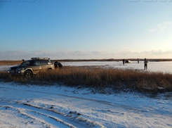 В Ростовской области автомобиль провалился под лед