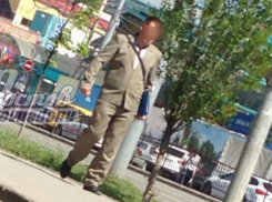 Бдительный мужчина предупредил пенсионеров Ростова о мошеннике у торгового центра