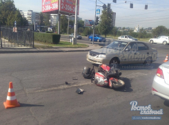 Пьяный байкер вылетел на встречку и врезался в легковушку в Ростове