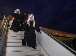 Есть исключения: Патриарха Кирилла встретили в закрытом для всех аэропорту «Платов»