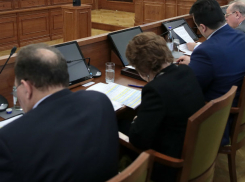 В Ростовской области принято решение поднять зарплату чиновникам