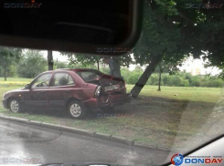 Шустрая маршрутка «догнала» «Хёндай-Акцент» на светофоре в Ростове