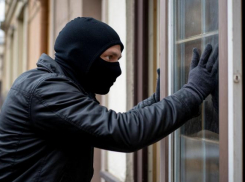 Украл из квартиры деньги и алкоголь: в Ростовской области задержали вора-рецидивиста